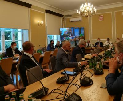 Dyskusja o odnawialnych źródłach energii na obszarach wiejskich podczas posiedzenia sejmowej komisji rolnictwa i rozwoju wsi Dyskusja o odnawialnych źródłach energii na obszarach wiejskich podczas posiedzenia sejmowej komisji rolnictwa i rozwoju wsi